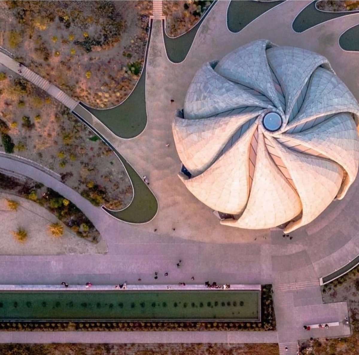 UpliftingWords9's tweet photo. The #Bahai #HouseofWorship in #Santiago #Chile. #BahaiFaith https://t.co/yu46fimmJM