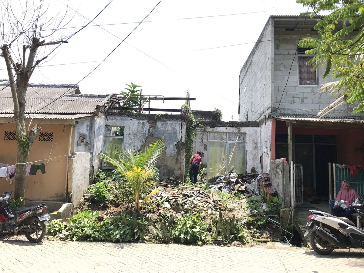 GloriaBlessca's tweet photo. Halo X pertemukan aku dengan teman2 yg lagi cari tanah/rumah di daerah Taman Adiyasa, Cikasungka, Tigaraksa. Aku jual rumah tapi kondisi spt di foto, murah aja, 120 juta nego. Luas 60m. #jualrumahmurah #rumahtigaraksa https://t.co/sWkrft3YZJ