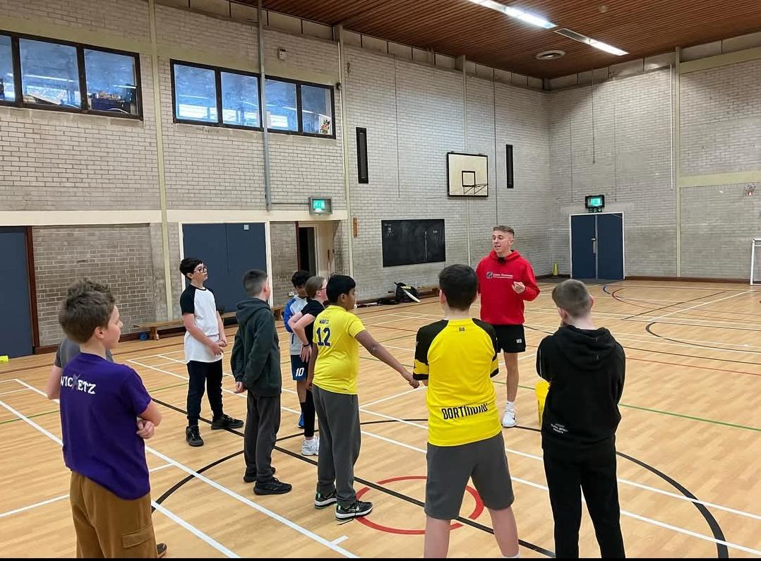 Wicketz Bristol (@gcf_wicketz_lt) on Twitter photo Great to be joined at our #Knowle hub session by <a href="/bedminstercc/">Bedminster CC</a> 1st Team Captain Matty Brewer.
Matty is running the <a href="/londonmarathon/">TCS London Marathon</a> to raise funds for the <a href="/lordstaverners/">Lord's Taverners</a>.
If you would like to support Matty with his run πβ¬οΈ
2025tcslondonmarathon.enthuse.com/pf/matthew-bre⦠Great to be joined at our #Knowle hub session by <a href="/bedminstercc/">Bedminster CC</a> 1st Team Captain Matty Brewer.
Matty is running the <a href="/londonmarathon/">TCS London Marathon</a> to raise funds for the <a href="/lordstaverners/">Lord's Taverners</a>.
If you would like to support Matty with his run πβ¬οΈ
2025tcslondonmarathon.enthuse.com/pf/matthew-breβ¦