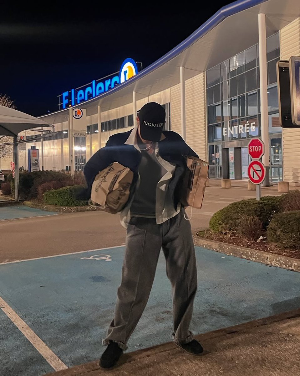 cruelspiderr's tweet photo. Why do we all do this? Refuse to take two trips, act like we got it under control, then immediately regret every life decision the moment we step outside. The real test of strength isn’t in the gym, it’s carrying groceries while trying to keep your dignity intact. https://t.co/wW5gYhs5XL