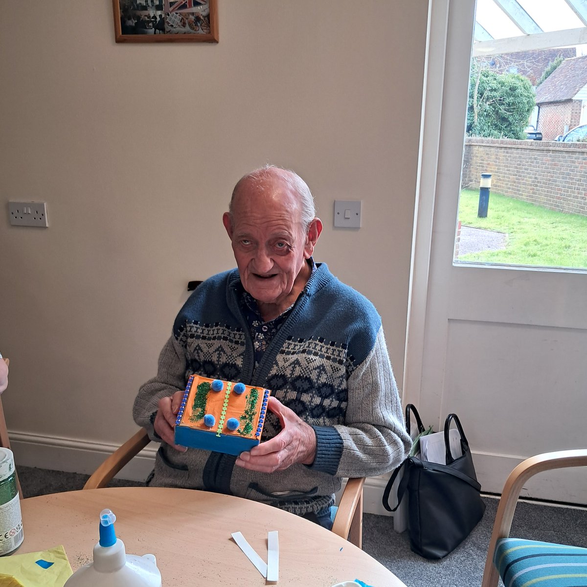 AgeUKTunWells's tweet photo. Our recent #MemoryCafe was a lovely session where clients created Memory Boxes - a wonderful way for people living with #dementia to reflect on memories
Our cafes offer a calm space to connect, while also providing respite for carers.
Find out more: https://t.co/voKlq02DtE https://t.co/GoI9HUIeaE