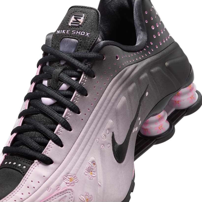 【2025年 発売予定】
NIKE SHOX R4 “Sakura/Regal Pink/Black” (ナイキ ショックス “サクラ/リーガルピンク/ブラック”) [IB8872-600]

>> fullress.com/nike-shox-r4-s…