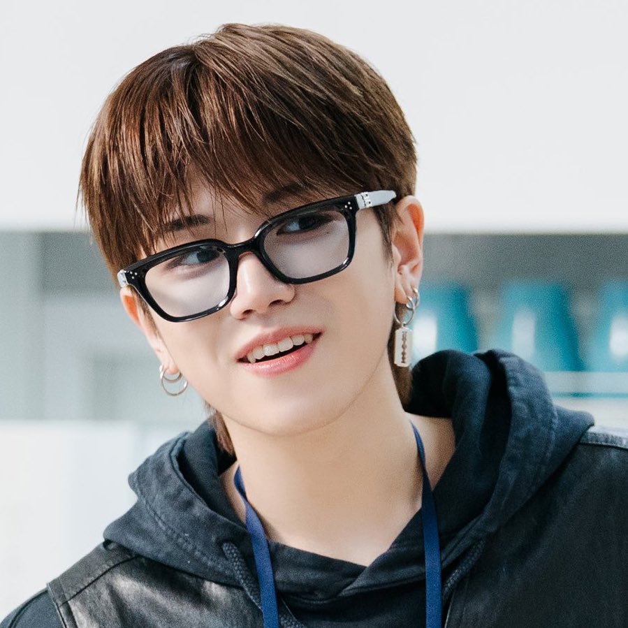 이리우 웃을때 보이는 송곳니가 너무 좋아…
진짜 꼬마도깨비 같음… 너무 귀여움…ㅠㅠㅠㅠ