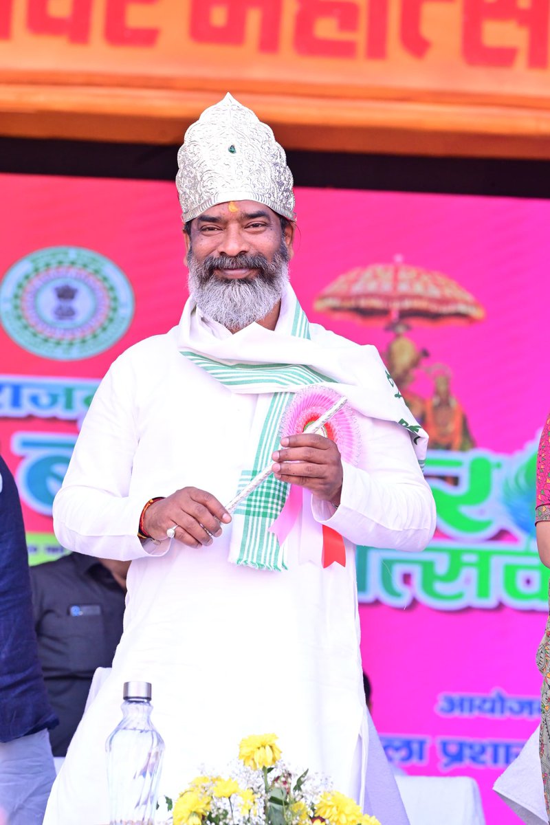 Office of Chief Minister, Jharkhand (@jharkhandcmo) on Twitter photo सरकार गठन के बाद पहला विधानसभा सत्र आहूत है, इसके बाद सरकार आपके द्वार आएगी। जहां आपकी समस्याओं का समाधान आपके दरवाजे पर करने का कार्य करेंगे: श्री <a href="/HemantSorenJMM/">Hemant Soren</a> सरकार गठन के बाद पहला विधानसभा सत्र आहूत है, इसके बाद सरकार आपके द्वार आएगी। जहां आपकी समस्याओं का समाधान आपके दरवाजे पर करने का कार्य करेंगे: श्री <a href="/HemantSorenJMM/">Hemant Soren</a>