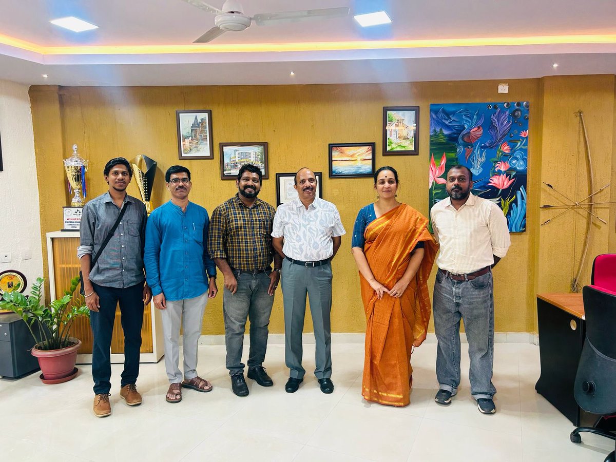 Dr. Saji Prabharan, Assistant Director (Handicrafts), visited NIFT Kannur to discuss craft collaborations and project evaluations with the Director, faculty, and key officials.

#NIFTat40 #NIFTKannur #Handloom #Handicrafts #CraftCollaborations