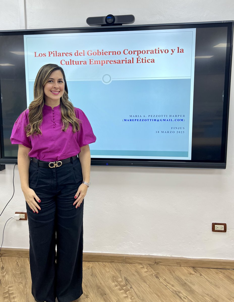 No hay mayor satisfacción que las huellas de enseñanza que dejamos en las aulas, implantando aunque sea un granito de curiosidad por conocer más, por cuestionar más, por emprender un camino de continua educación. La docencia es un honor.