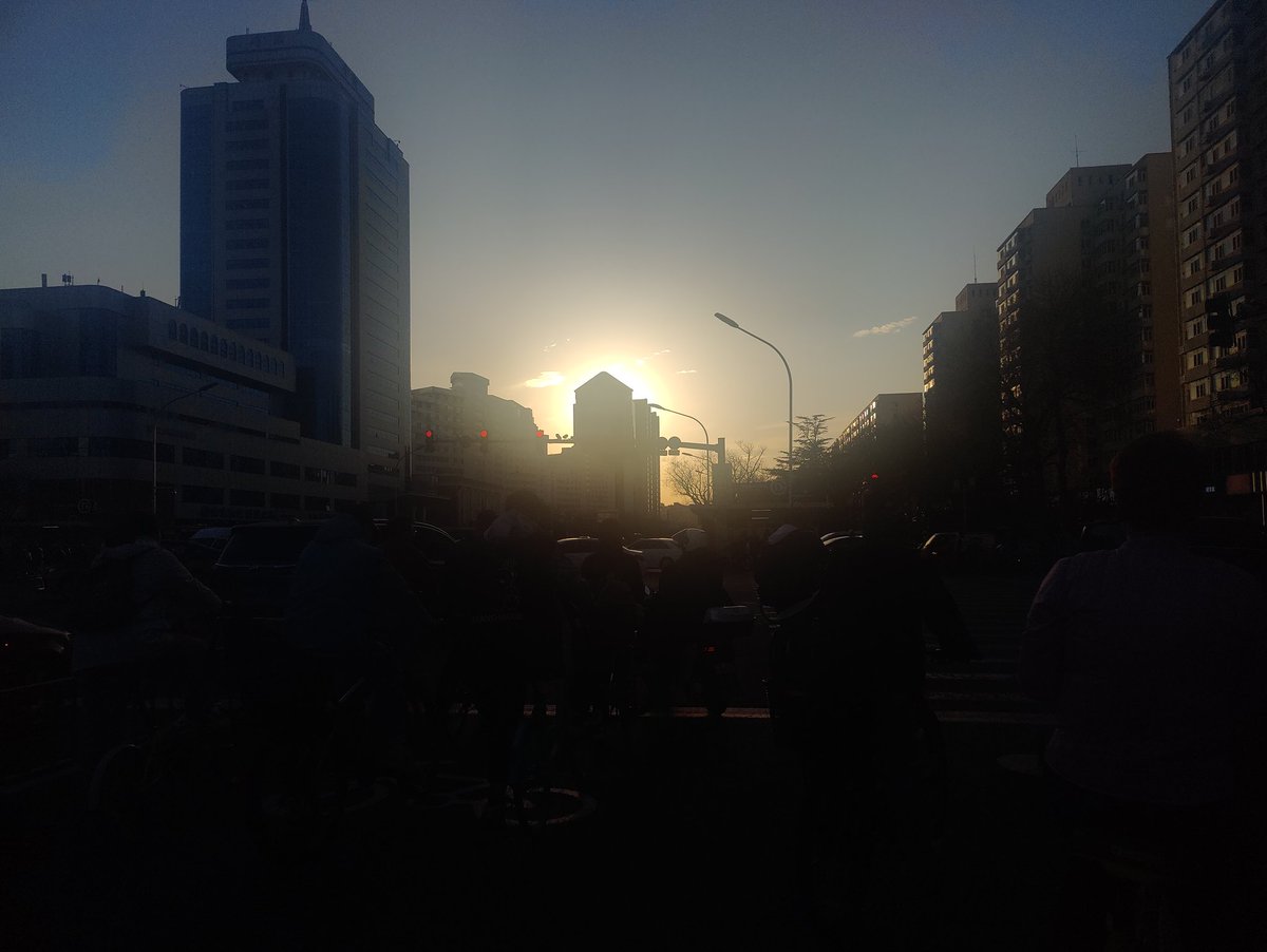 天气暖了，可以开始骑车了🚲🚲
骑车的时候。会忘掉烦恼