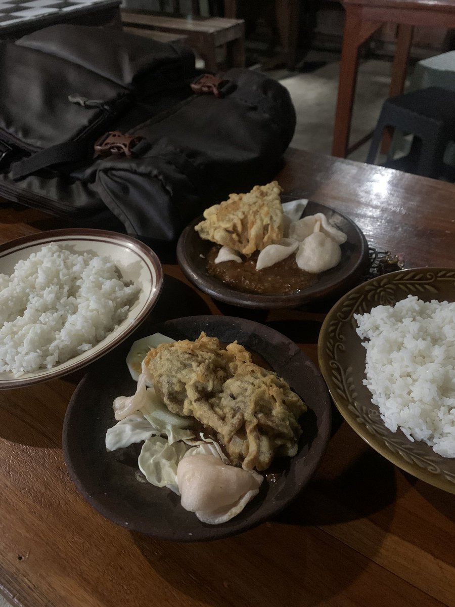 xxisill's tweet photo. Kangen penyetan bu anik bulusan https://t.co/Bo6QDqkocw