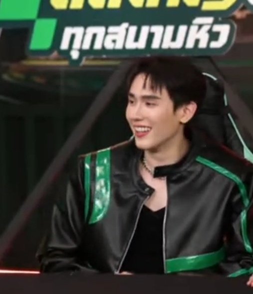 BrIgHtWiNFoReV6's tweet photo. เรียก บิบี๋ บุ๊คเขิน แกล้งทำเป็นไม่รู้ 
👩 : บิบี๋ต้องตอบของปะป๊า 
🍅 : จะเรียกกันอย่างนี้จริงๆเหรอคับ (เขิน)
🍅 : ปะป๊าเป็นพ่อของบิบี๋ (แกล้งไม่รู้)
🦊 : ปะป๊าที่ไม่ได้แปลว่าพ่ออ่ะบุ๊ค!!! (ทนไม่ไหวแล้ว) 
ทุกคน : เออ!!!!

FORCEBOOK LOVE GRABFOOD 
#GrabFoodส่งไวXFORCEBOOK https://t.co/dFcJZI9Lqn