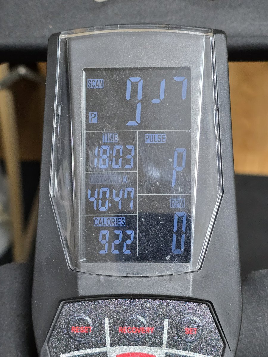 katsuki5025's tweet image. 喉風邪のため、
今日は、
NoRun🏃‍♂️
オブジェと化してる、
スピンバイクを120分🚲
銀フレや金フレをやって、
すっきり🤭

本日のTOEIC
①金フレ300語
②銀フレ20語
③英文法400問30問
④金のパケ(長文)1問

【3/19(水)】
①SpinBike120分

#carosvertix2
#tabio
#xplosion
#内堀醸造
#TOEIC
#博士課程