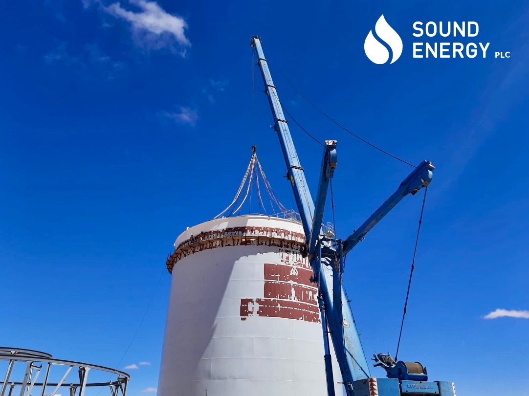 Another key milestone met at Tendrara. The 38t lid plate successfully lifted &amp; installed on LNG storage tank. Tank will store ~6,200m³ liquified natural gas at −162 °C. Mana Energy, #SOU &amp; <a href="/ONHYM_Official/">ONHYM</a> working together to deliver🇲🇦gas to🇲🇦growing economy #mLNG #transitionfuel