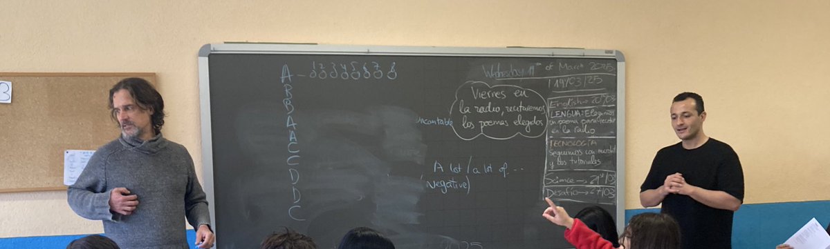 Hoy el alumnado de 6º ha disfrutado del taller “Poetízate: poesía en las aulas”, con <a href="/gonzaloescarpa/">Gonzalo Escarpa</a> y <a href="/BEngelPoesia/">Bernard Engel</a> para jugar con las palabras y descubrir el poder del género lírico. 🎭✍️ 
“¡Cuánto saben de métrica vuestros chicos y chicas!” #DiaDeLaPoesia21M #PoesíaEnLasAulas