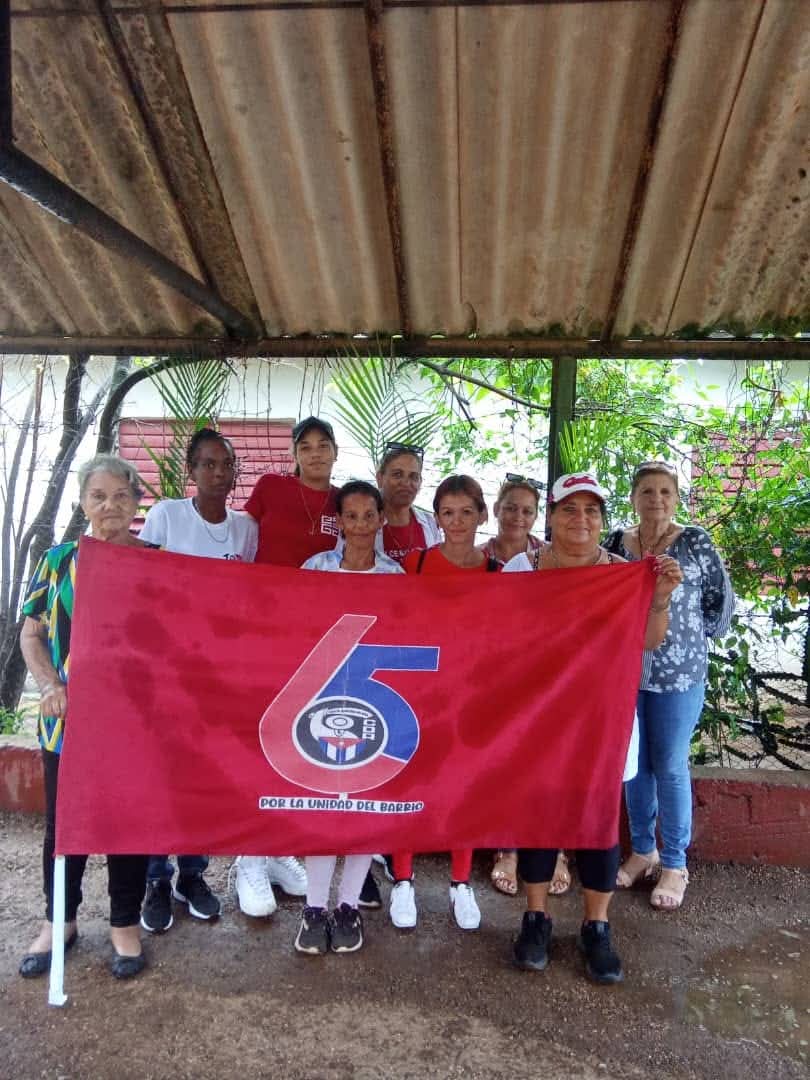 🙌🇨🇺 La Bandera "65 Aniversario" de los #CDRCuba recorre por estos días tierras avileñas. 

🇨🇺 El estandarte preside actividades políticas y culturales en los barrios. 🧵👇