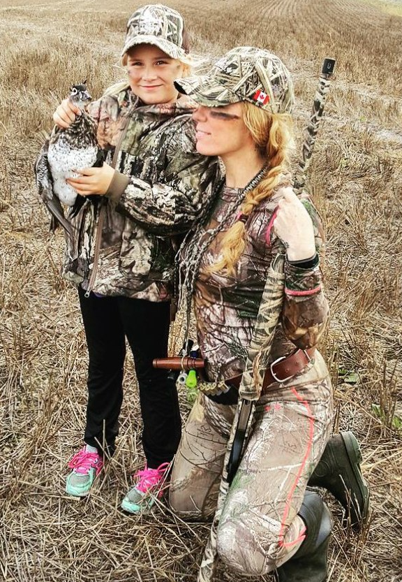 amandalynmayhew's tweet photo. Sharing knowledge about hunting and the outdoors is a passion of mine and a way to express love, helping to enrich our shared heritage. #justhunt https://t.co/gJA05T3NcL