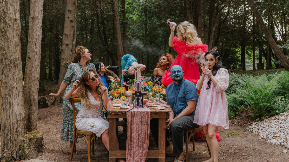 highbarcanada's tweet image. Discover how cannabis can supercharge your creativity! 🌿✨ Explore ways to incorporate it into your events for more engaging and innovative experiences. Ready to think outside the box? Check it out: Highbarcanada.com #CannabisCreativity #InnovativeEvents #CreativeThinking