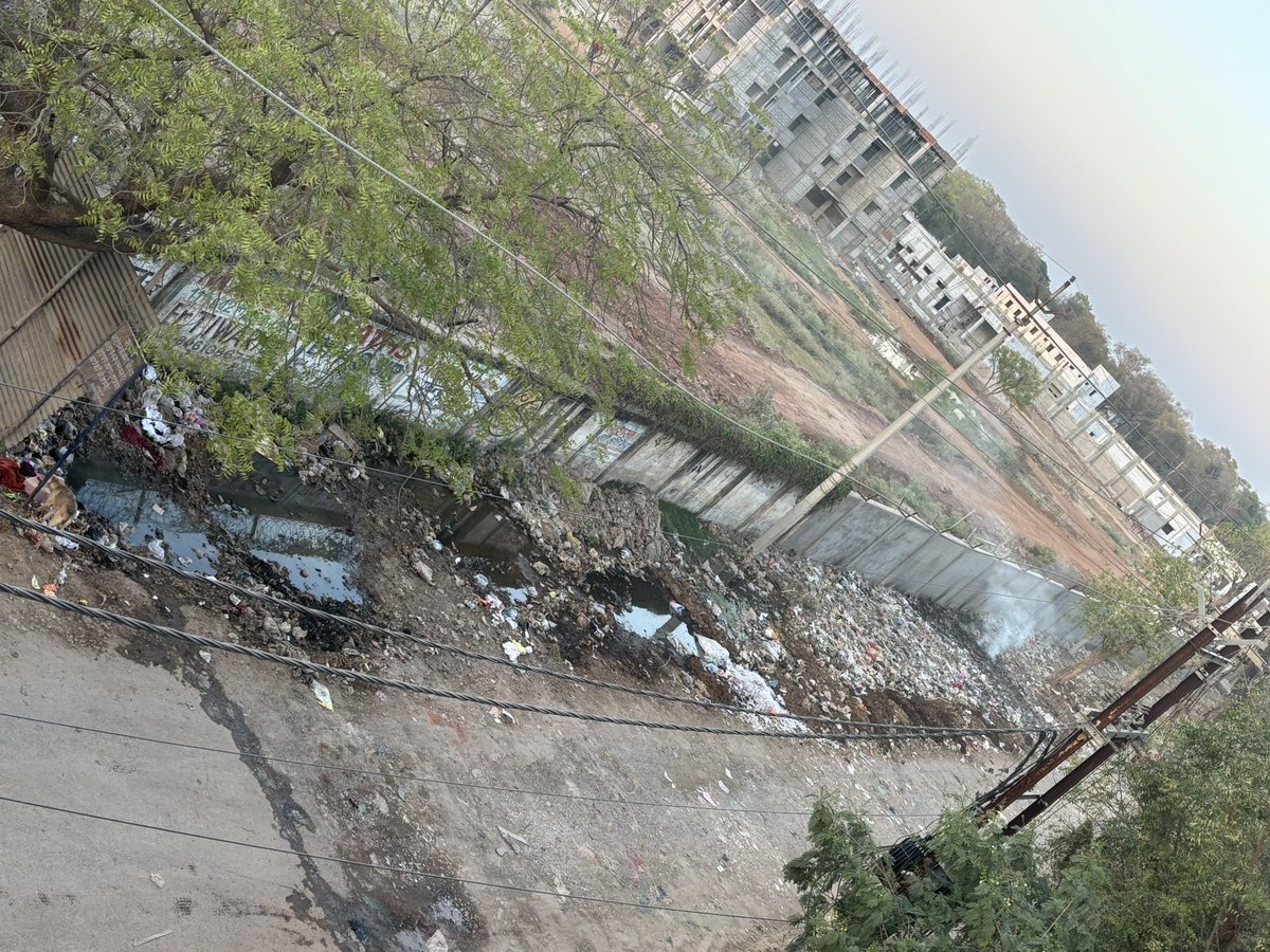 ninja3896's tweet photo. Ulb Code 802100
@GwaliorGMC
@sangh_ias
#swachhgwalior
#swachhsurvekshan2024
#swachhbarat
#SABB

Swachh Bharat Mission, India 
Swachh Bharat Mission - Urban
Ward no 21, Surya mandir Road,Gola ka mandir, Gwalior.

अभी नहीं तो कभी नहीं 

Same situation for more than 3 years https://t.co/Z0jjASkogl