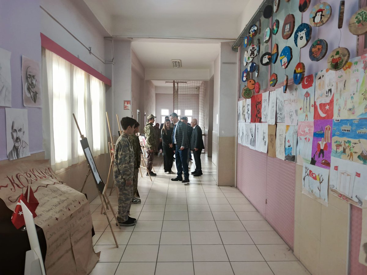 Toroslar İlçe Milli Eğitim Müdürümüz Kaan AYDEMİR ve Diğer Kurum Müdürlerimizle 18 Mart Çanakkale Zaferi Sanat Sergimizin Açılışını Gerçekleştirdik.
<a href="/tcmeb/">Millî Eğitim Bakanlığı</a>
 
<a href="/Yusuf__Tekin/">Yusuf Tekin</a>
 
<a href="/ahpehlivan53/">Ali Hamza Pehlivan</a>

<a href="/Sogukpinar023/">Mehmet Soğukpınar</a>

<a href="/MersinMEM/">Mersin İl Millî Eğitim Müdürlüğü</a>
 
<a href="/fazilet_durmus/">Fazilet Öğretmen 🇹🇷</a>
 
<a href="/BaykalBasdemir/">Baykal BAŞDEMİR</a>
 
<a href="/kaanaydemir_33/">Kaan AYDEMİR</a>