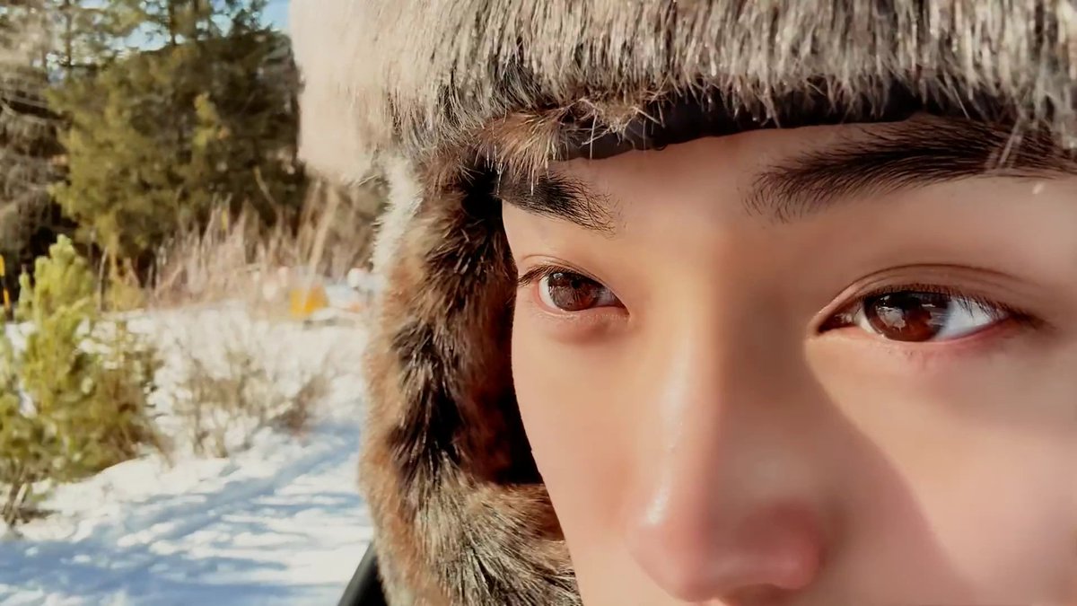 얼빡태영이 너무 예뽀
볼따구에 점도 잘보여 눈이 진짜 예쁨