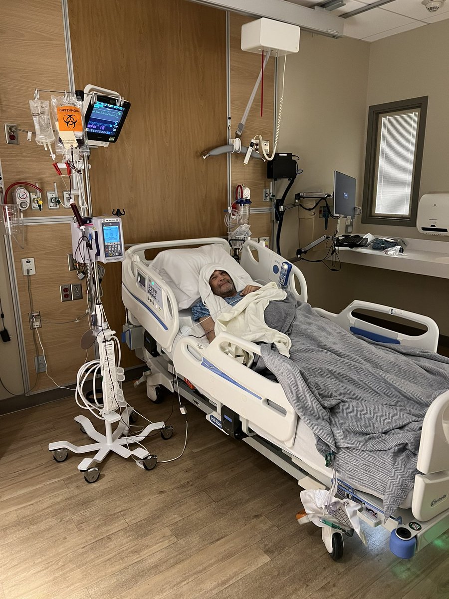 rappolee's tweet photo. St Luke hospital https://t.co/NdJ9QV7hFh
