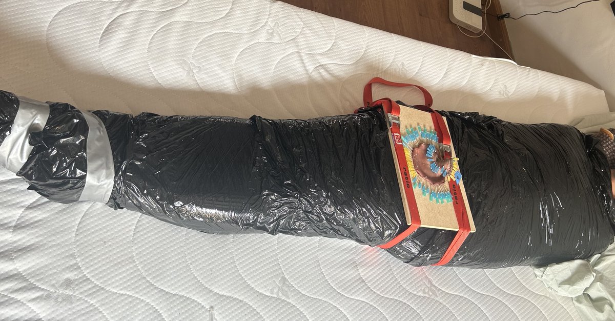 Anyone got any good tips on how to use saran wrap for #mummification? I find it so fucking difficult to get it tight and for it not to take ages! I wanna wrap him asap and get to the good stuff....making art - him hurt!
