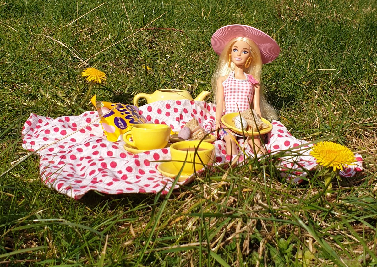 Blairgowrie HS Art (@blairgowrieart) on Twitter photo Barbie is braving a picnic today! Wonderful to see Higher photographers out shooting in the sunshine finally! Welcoming the great weather with 2 1/2 weeks to the finals deadline. You've got this! π§ππ· Barbie is braving a picnic today! Wonderful to see Higher photographers out shooting in the sunshine finally! Welcoming the great weather with 2 1/2 weeks to the finals deadline. You've got this! π§ππ·
