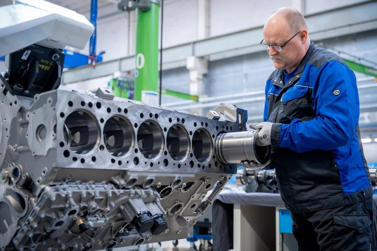 RollsRoyce's tweet image. Around 1,500 engines and systems are overhauled, repaired or go through our remanufacturing centres every year, providing a sustainable and economical solution for waste-conscious #mtuSolutions engine customers ow.ly/AbBX50VkEZA