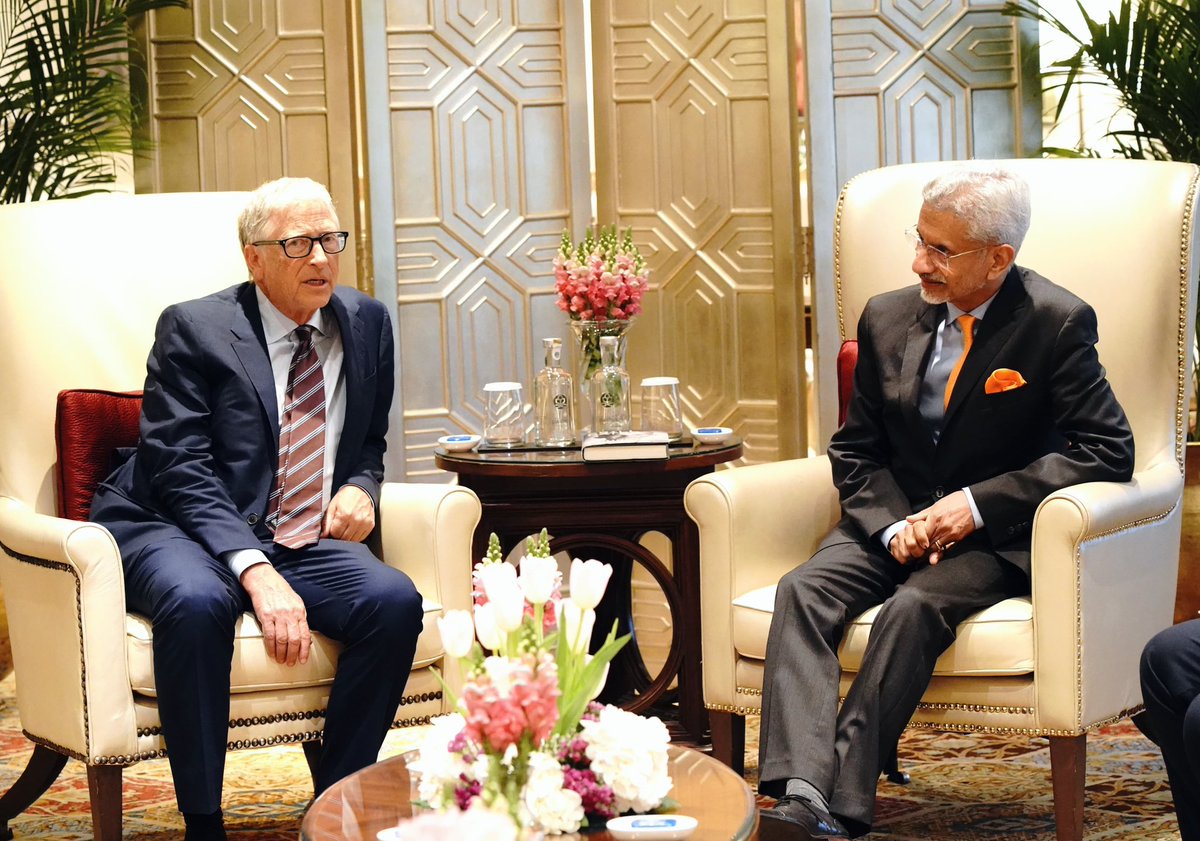 DrSJaishankar's tweet image. A thoughtful conversation with @BillGates on the sidelines of #Raisina2025.
Discussed development challenges, the promise of innovation and the relevance of India.
