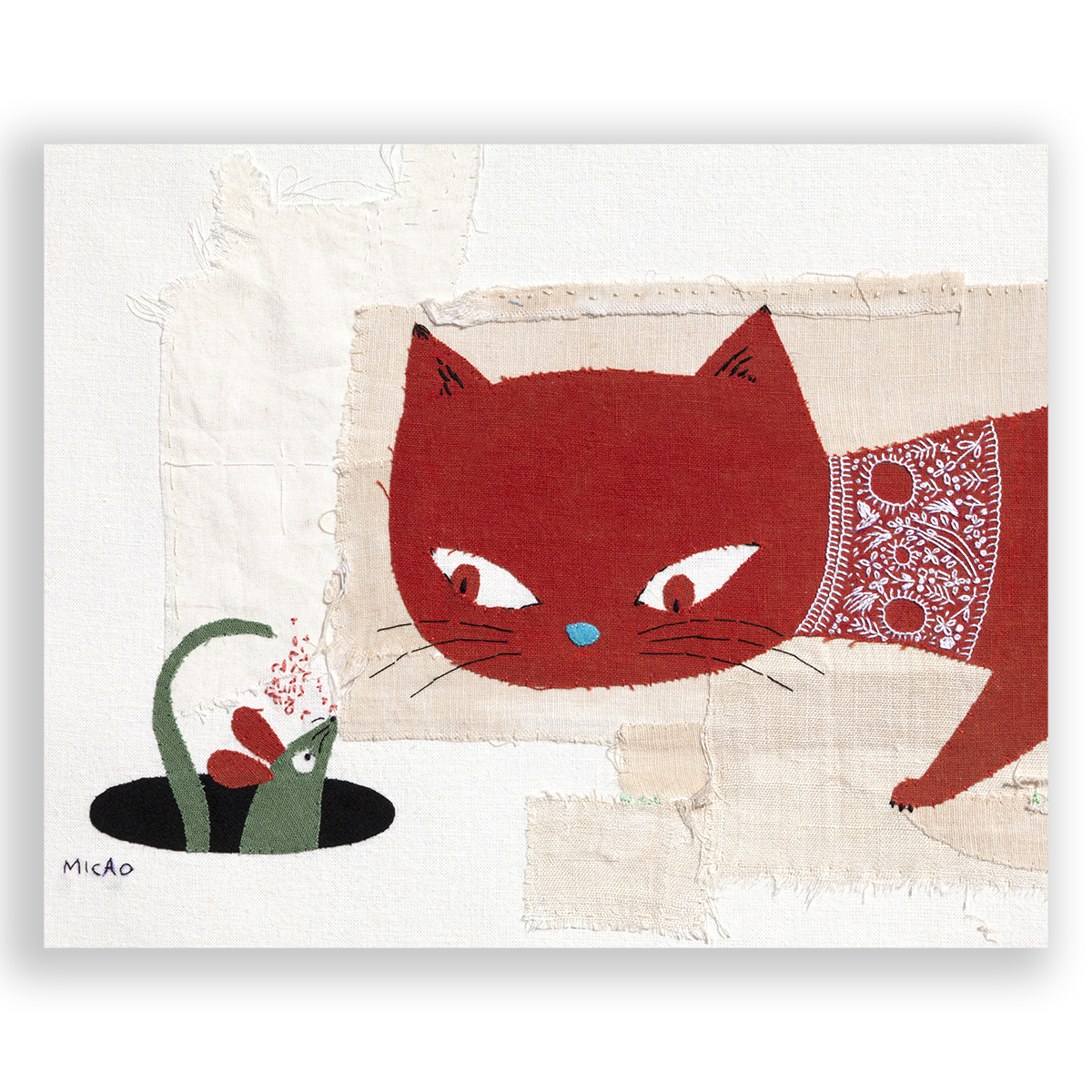 MICAO_hirasa's tweet image. 若かった頃、一日に100匹もネズミを捕まえていた。
でも、もう捕まえる事もない。
今では、すっかり友だちだ。  

タイトル：赤いネコと緑のネズミ（2020年）  

#赤ずきんプロジェクト #emboridery #micao #cat