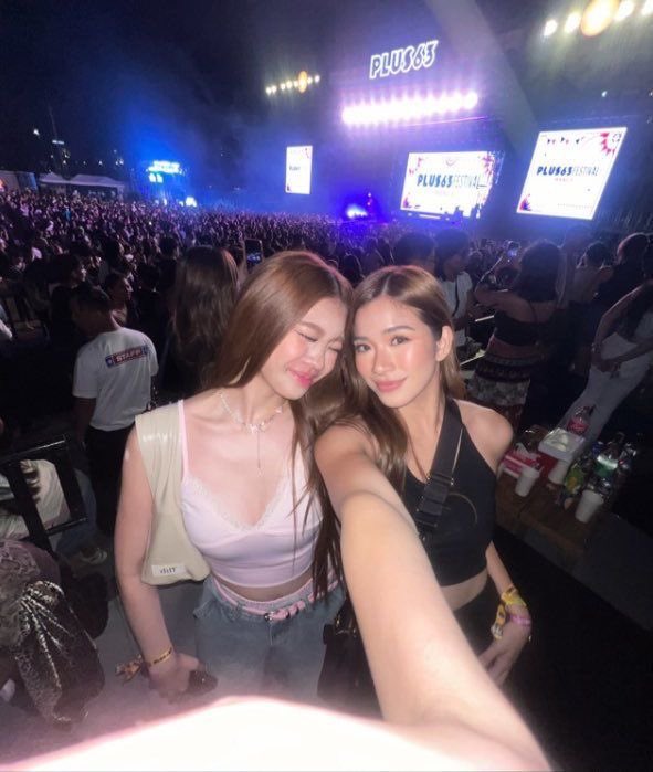 ifgmikha's tweet photo. two pretty fem x fem gfs https://t.co/jw1Tx4V15z