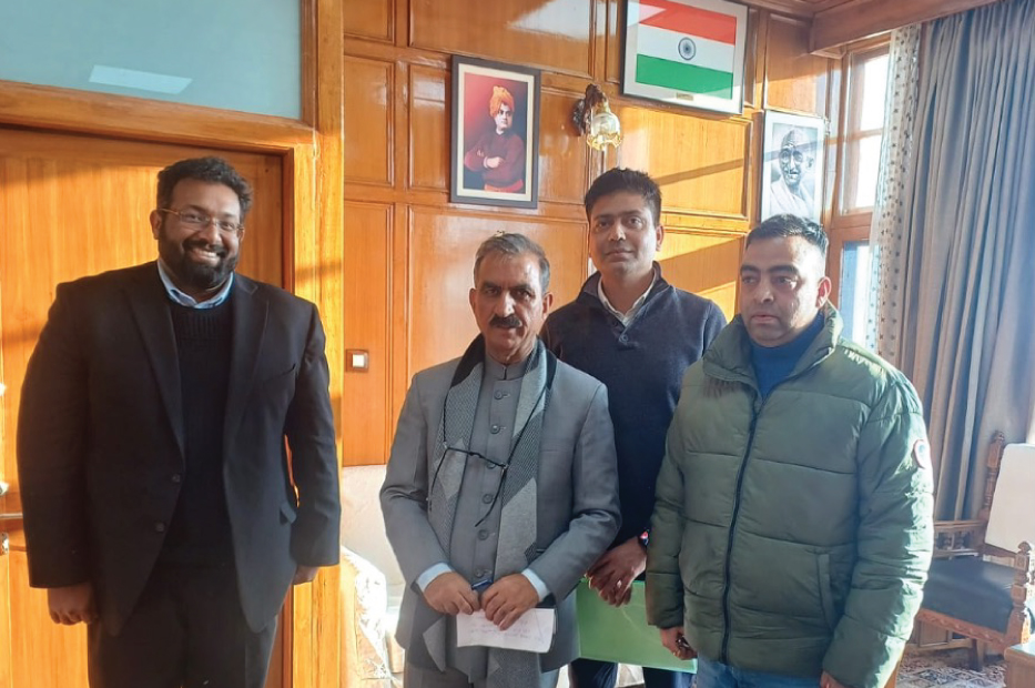 INDIACCDC's tweet photo. We’re delighted to share that @drapjtweets, Deputy Director & Head - @BRIDGECentreIND, and @DevJ7, Head - Health Systems Unit from the @INDIACCDC, had an insightful and productive interaction with Shri @SukhuSukhvinder Ji, Honourable Chief Minister of Himachal Pradesh, and key officials from the Himachal Pradesh Government, including Shri Gopal Sharma, IAS (Retired), Officer on Special Duty (OSD) to Chief Minister Himachal Pradesh, Ms. Priyanka Verma, IAS, Mission Director, NHM, Dr. Gopal Beri, Deputy Mission Director, NHM, Dr. Anadi Gupt, State Program Officer, NPCDCS and Dr. Amit Rajan Talwar, Chief Medical Officer, as we laid the foundation for Digi-Care – National Health Research Priority (NHRP) initiative of the @ICMRDELHI aimed at optimizing Digital Health interventions for the NCD management in the public healthcare system.

This collaboration is a step toward integrating digital solutions to enhance NCD care in Solan, empowering healthcare systems with better tools for management and treatment.

Thank you to all the stakeholders for their dedication to improving public health through innovation.

#DigiCare #DigitalHealth #PublicHealthcare #NCDcare #CollaborationForChange #CCDC
