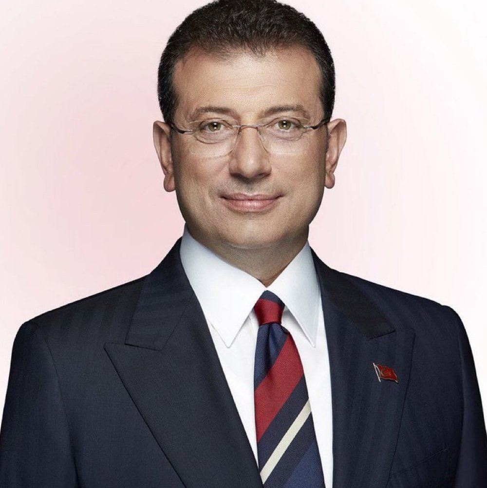 gibbybaris's tweet photo. ⚡ Gözde Kırdar x Instagram

"Olmaz dediğimiz, yok o kadarını da yapamazlar dediğimiz ne varsa oldu güzelim canım ülkemde! Küçüğünden büyüğüne, ünlüsünden sporcusuna, oyuncusuna, taraftarına kim varsa bu hukuksuzluğa karşı gelmeli, bir durmalı, birlik olmalıyız!!!"

"Ben Gözde Kırdar! Bu ülkeye yıllarca sporcu olarak emek verdim, milli formayı gururla giydim! Ne olacaksa olsun diyorum artık! Sonuna kadar Ekrem İmamoğlu'nun yanındayım! Lütfen sizde desteğinizi gösterin! Yoksa ülke elden gidiyor ya da çoktan gitti..."