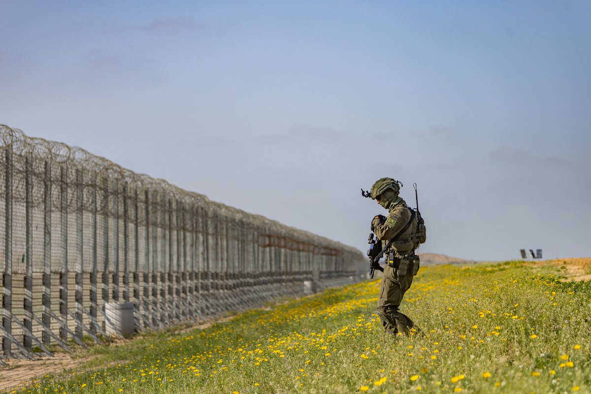 all_israel_news's tweet photo. Annexation on the table? Israel warns Hamas it will annex Gazan territory for every hostage it harms – report https://t.co/n7wNhaP0Rc
#Israel #Hamas #GazaStrip #MiddleEastConflict #Geopolitics #Annexation #JewishSettlements https://t.co/v8UCFWdmJI