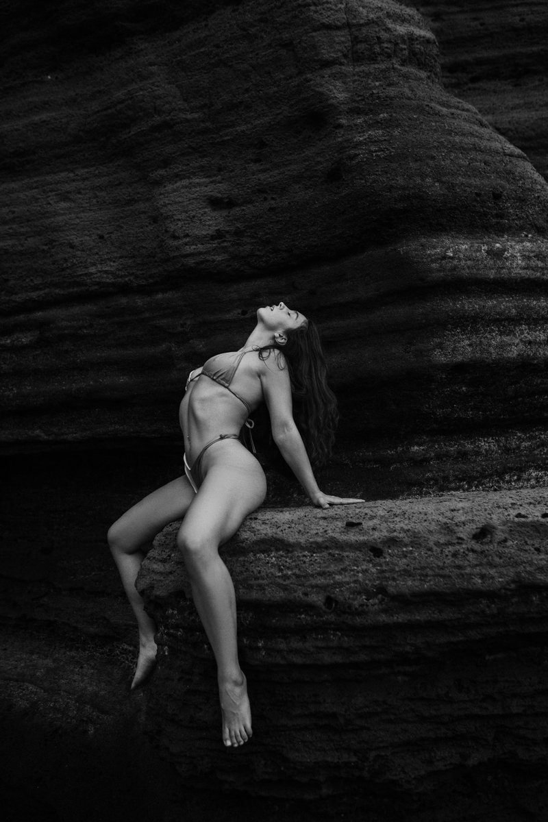 OStudio_space's tweet photo. Coming soon ✨ with 
@cheyennes_peach 

#bw #photography #ostudio #aestheticnude https://t.co/U6tn8awApt