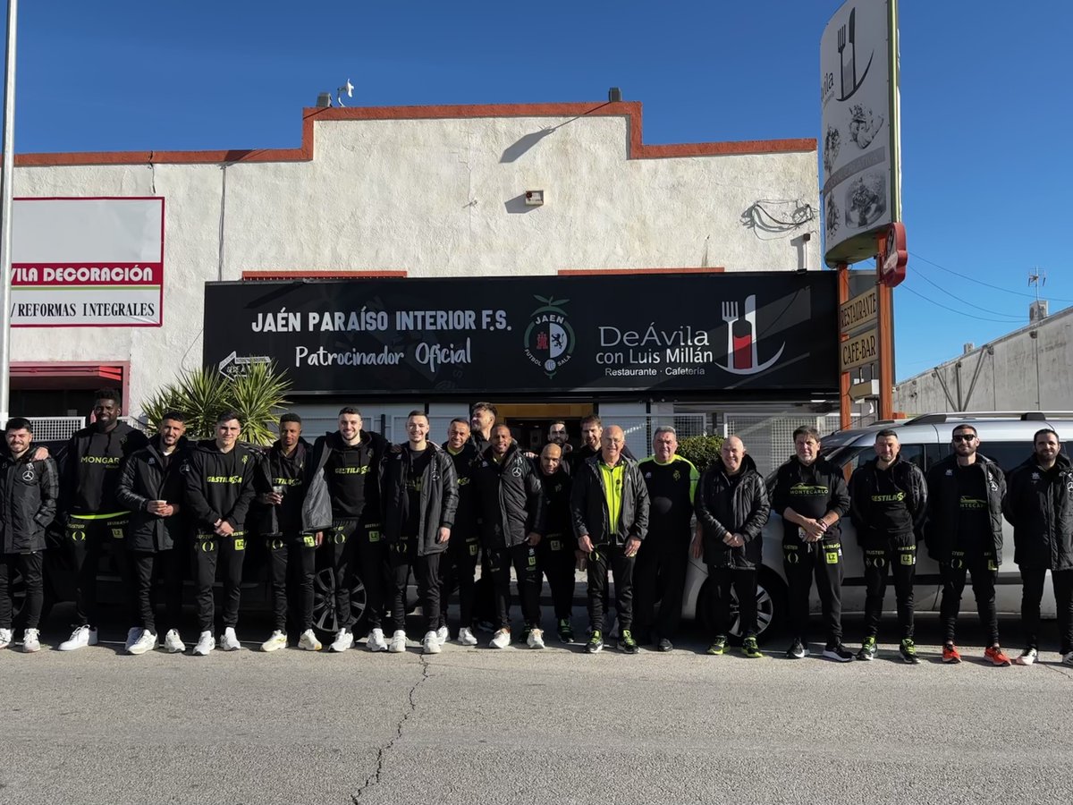 JaenFS's tweet photo. ☕️ Desayuno en Restaurante De Ávila antes de salir hacia Murcia

🚌 ¡El equipo ya se encuentra en carretera!

#SomosJaén💛 https://t.co/fnqTAG0Uno