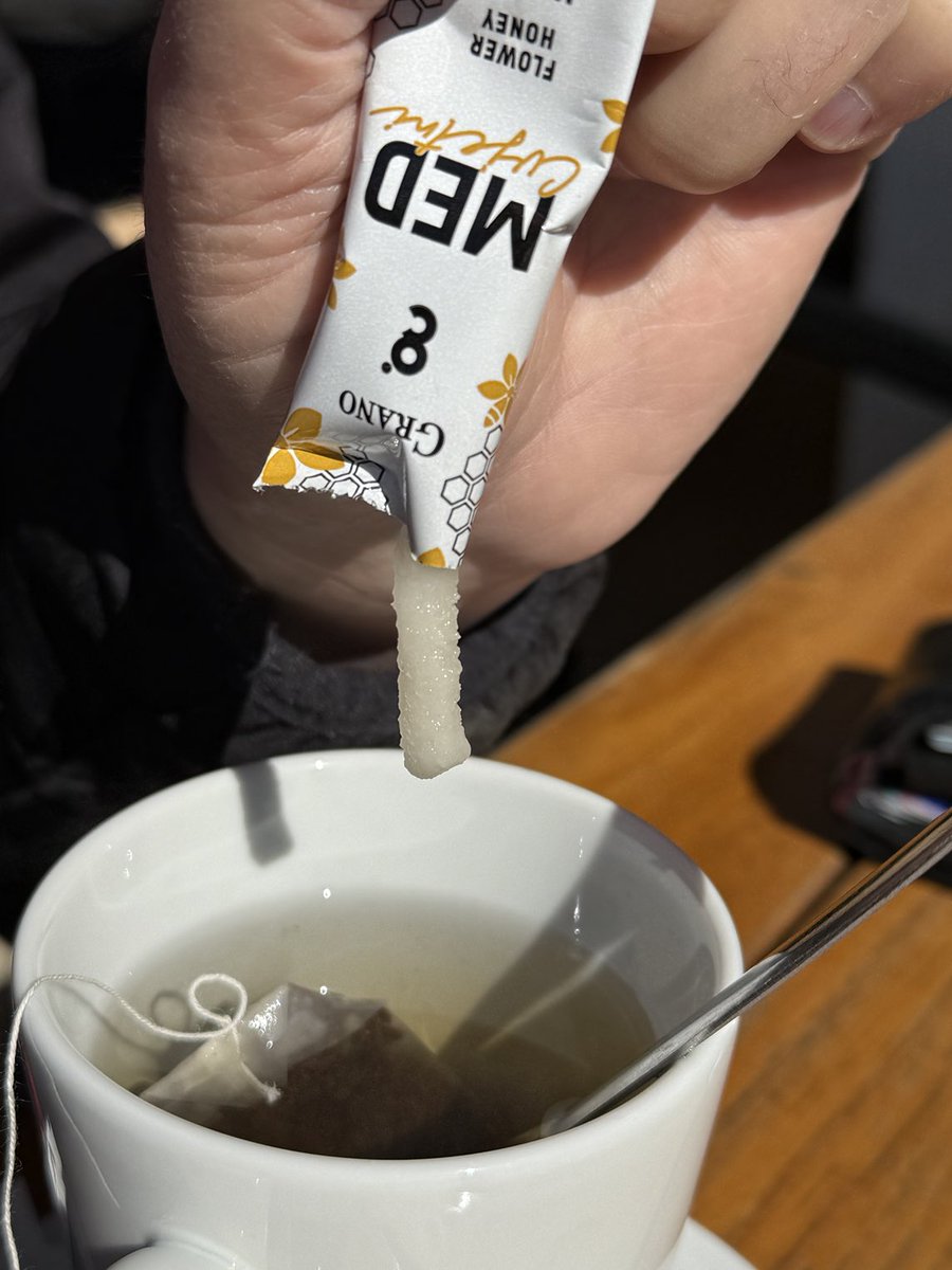 mkundek's tweet image. Domaći med u #splitu #bilo