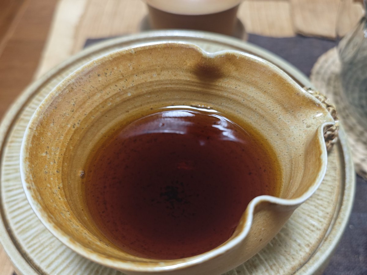 QRF4uARfNlWul43's tweet photo. #太吾村甘泉厅 倒春寒继续煮茶, #老茶头 #laochatou #普洱熟茶 ,忽然发现这罐老茶头里还有金花!! (◦˙▽˙◦)👍🏻 https://t.co/Ee7LSwz8wn