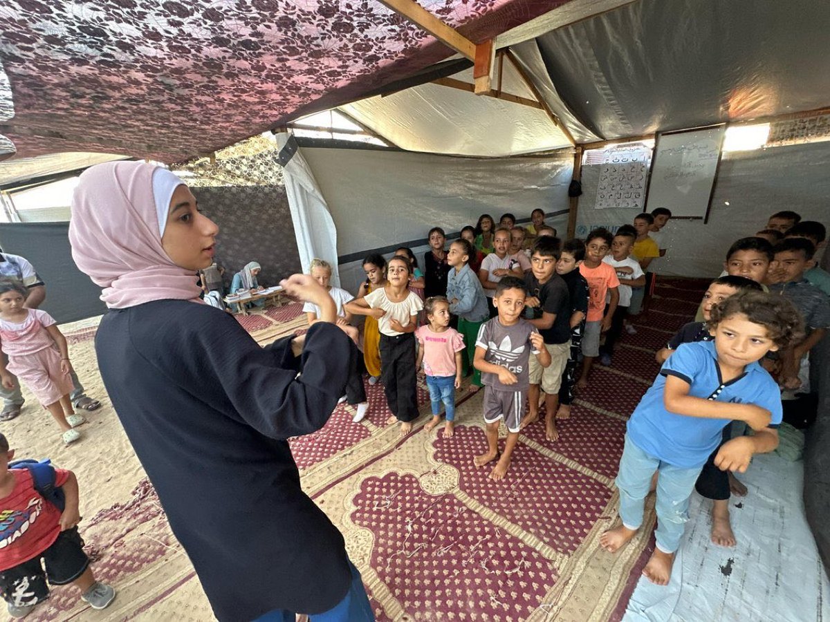 My niece Layan, 14, was displaced for over a year, living in tents during the genocide.

Whenever I asked, “Where is Lolo?”, the answer was always: “She’s off to work!”
Lolo… and work?!

Layan gathered children from nearby tents and started a classroom, becoming “Miss Layan”,