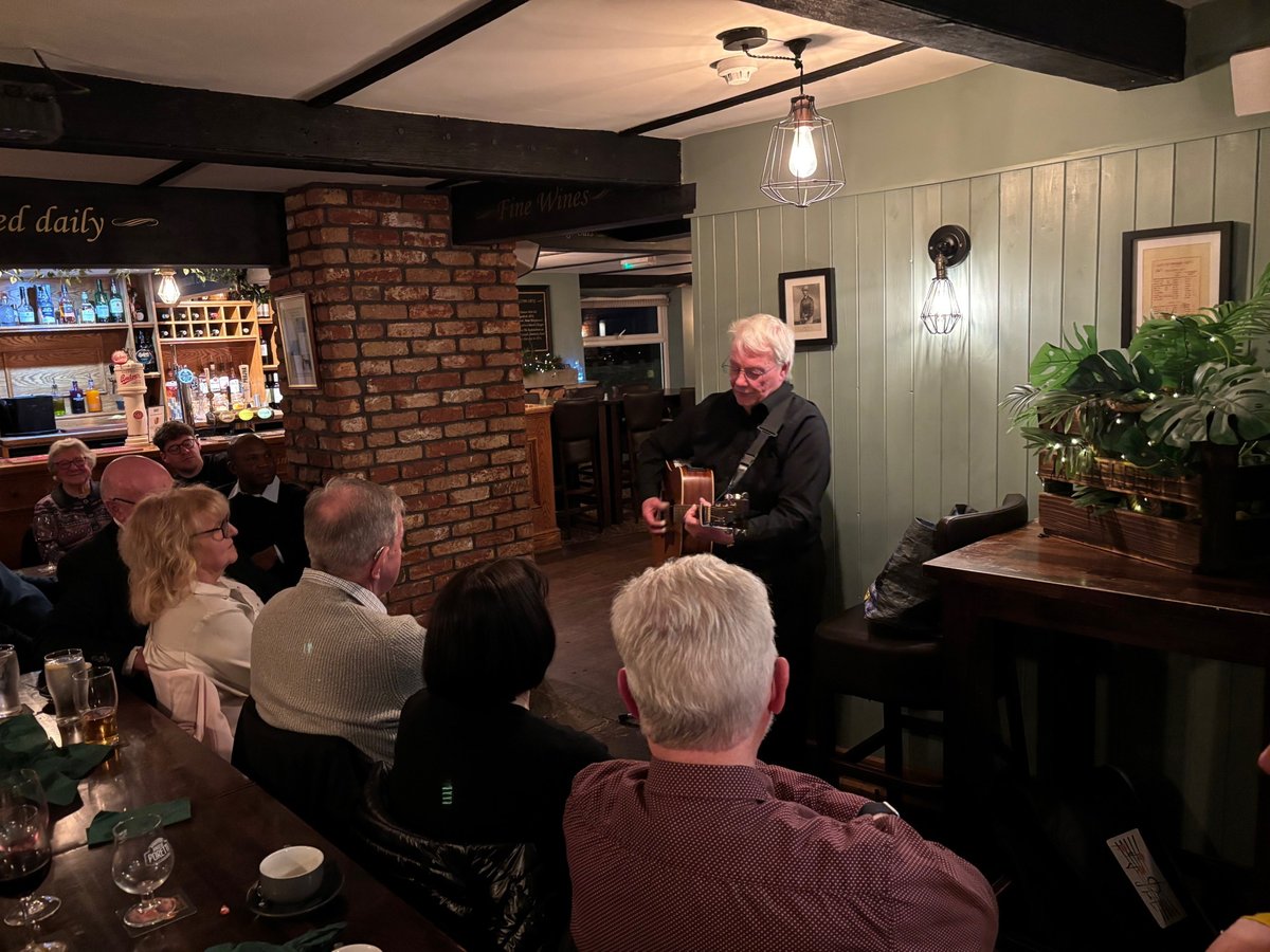 Burnley Catenians Celebrated the end of Presidential Year with an event at the Kettledrum Inn.  Guests enjoyed a meal followed by Lancashire Folk songs by Brother Peter Marsland with support from retiring President John McNabb who also received a farewell gift.