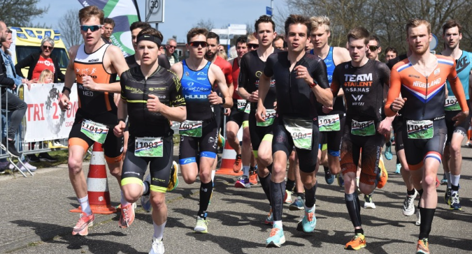 Op 6 april staat de gloednieuwe Run-Bike-Run Rotterdam op het programma en we zitten bijna vol! Nog slechts vijftig startbewijzen over. Vol is vol! 

Inschrijven kan via rbr-rotterdam.nl