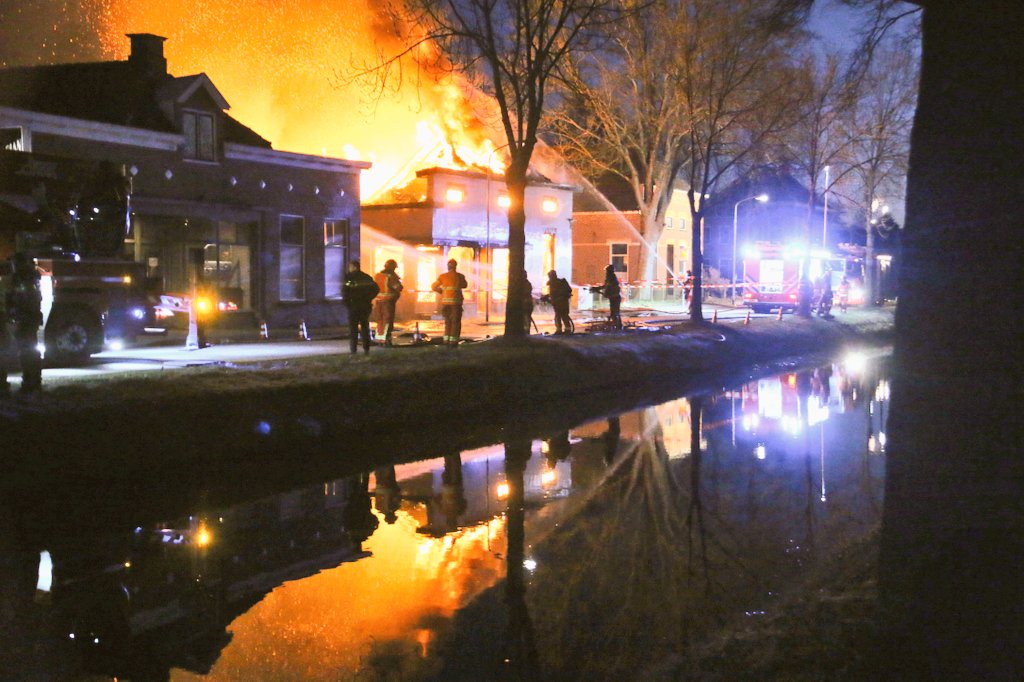 Leegstaand pand afgebrand in Nieuwe Pekela