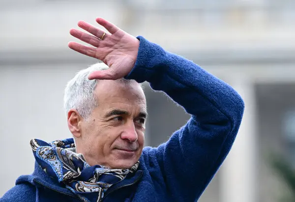 RHIB28's tweet photo. 🇷🇴🇺🇸+++BREAKING+++ #Rumänien Wahlbeeinflussung aus den USA und zweiter Ausschluss einer weiteren rum. Politikerin

#Georgescu wurde bereits als Präsidentschaftskandidat vom rum. Verfassungsgericht ausgeschlossen und jetzt ist die Patriotin Diana #Sosoaca als "verfassungsfeindlich" eingestuft worden!

Wurde die Wahlbeeinflussung aus den USA orchestriert, gemeinsam mit dem zurückgetretenen🇷🇴Präsidenten Iohannis u.a. Zu vermuten ist auch, dass die kleine Usch' mit dabei war? Wetten?

"Aus 🇺🇸Geheimdienstquellen geht hervor, dass gegen den ehemaligen 🇺🇸Außenminister #Blinken wegen Beeinflussung der rumänischen Behörden zur Annullierung der Wahlen ermittelt wird.

Der ehemalige 🇷🇴Präsident Iohannis, der 🇷🇴Premierminister Marcel Ciolacu und der ehemalige 🇷🇴Außenminister Obodescu waren Berichten zufolge daran beteiligt"

Siehe bitte auch das Bild, den Post zu Antony Blinken, zu Familie Blinken, von @ANTlWEF, die Verbindungen zu Clinton, Soros... [2]

ZWEITE MELDUNG:
"Nach Calin Georgescu darf nun auch Diana Sosoaca nicht bei den Präsidentschaftswahlen in Rumänien antreten. 
Das “Verbrechen” der patriotischen Politiker? 
Ihre Kritik an der EU- und NATO-Mitgliedschaft des osteuropäischen Landes. Das alleine reicht schon aus, um als “verfassungsfeindlich” klassifiziert und von einer Wahlteilnahme ausgeschlossen zu werden." [1]

-----------
[1] EU- und NATO-Kritik verboten?
Rumänien schließt Patriotin vom Präsidentschaftsrennen aus
https://t.co/E3HB2GgHAv

[2] Zur Blinken-Familie:
https://t.co/V9ZOoWMSof