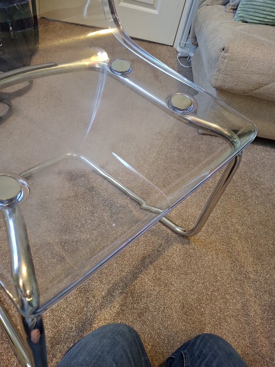 MarcAlderman's tweet photo. @IKEAUKSupport this is the second time that this Tobias chair has cracked in exactly the same place, I'm looking online it seems I'm not alone. Seriously think that there are floors in this design. Not happy after having to pay to replace this twice now. https://t.co/Cdf3Q3kx26