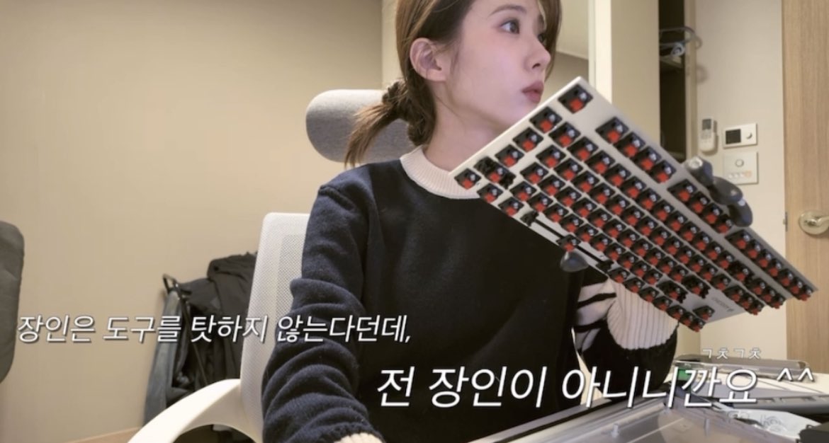 ludaaaa06's tweet photo. 바보가 말아주는 짤줍😝😝 https://t.co/hkEdowbunS
