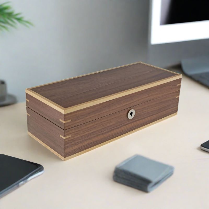 aevitas_uk's tweet image. Upgrade your watch collection with Aevitas' elegant boxes. Choose from Light Walnut Wood for 5 watches, Premium 20 or 6 Watch Box in Cherry Wood. Shop now. #AevitasUK #WatchBoxes aevitas-uk.co.uk