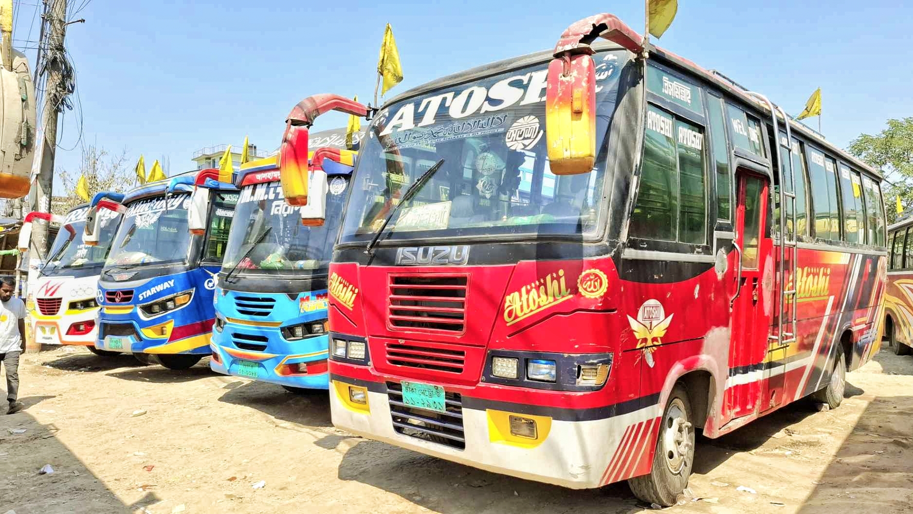 নওগাঁ-বগুড়া-ঢাকা রুটে বাস চলাচল বন্ধ, দুর্ভোগ