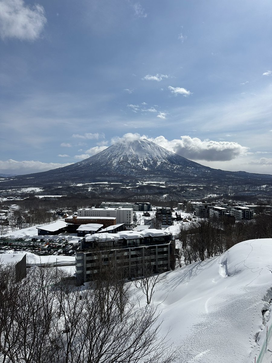 _MrLFG_'s tweet photo. Just got back from 2 weeks in the slopes. Market still shite. 
TLDR: 
Trump forcing Jpows hand
He drops rates soon
Market shits the bed
Money printer goes on
Refinance debt for cheaper
Risk assets suffer then resume uponly
Until then, patience mode on https://t.co/Fee3HJe2Ic
