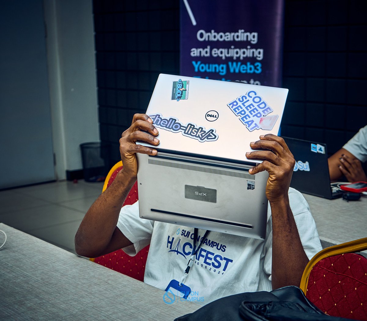 _nunuBee's tweet image. Guess who is behind the pc🌚

Tag him! 👇
#Abujahackerhouse
#suioverflow