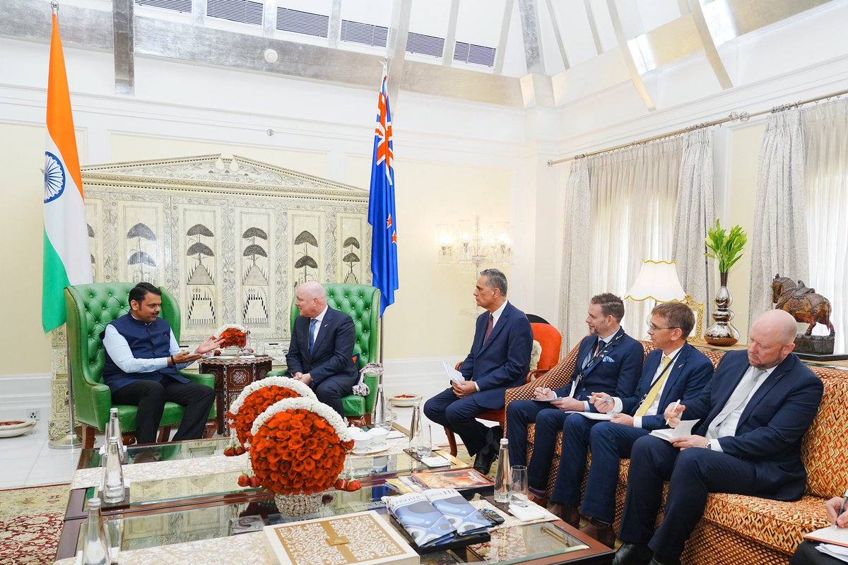 Dev_Fadnavis's tweet photo. 🇮🇳🇳🇿
Heartiest welcome to Hon’ble PM of New Zealand Christopher Luxon, to Mumbai & Maharashtra !
It was a privilege to meet and interact with Hon PM and his delegation.
Our discussions were both insightful and forward-looking, focusing on strengthening bilateral ties and fostering deeper collaboration across key sectors.
Wishing Hon’ble PM Luxon a wonderful stay in Mumbai!

@chrisluxonmp
#Maharashtra #Mumbai