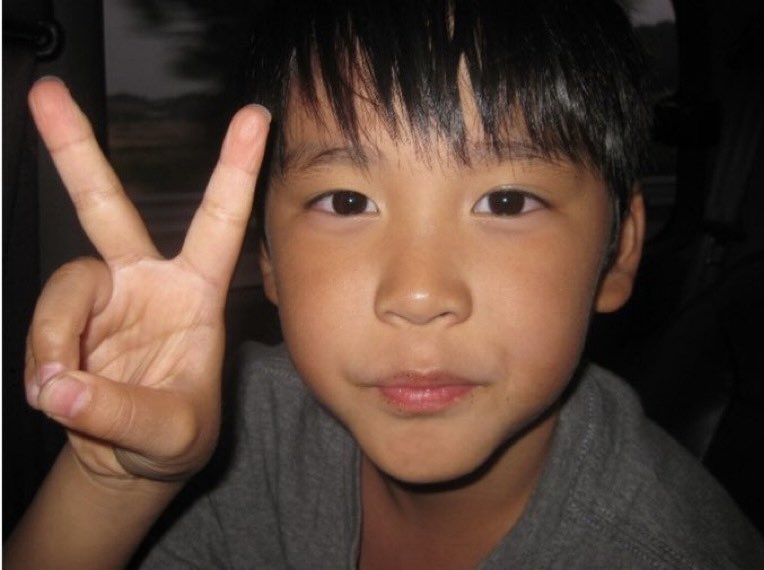 happy birthday black shadow-nim, bocah 24 tahun yang kadang jalan pikirannya ga bisa dimengerti. selalu banyak ide di luar nalar yang beneran ga ketalar sama isi kepala manusia lainnya. pokoknya hbd ya dik semoga simigi