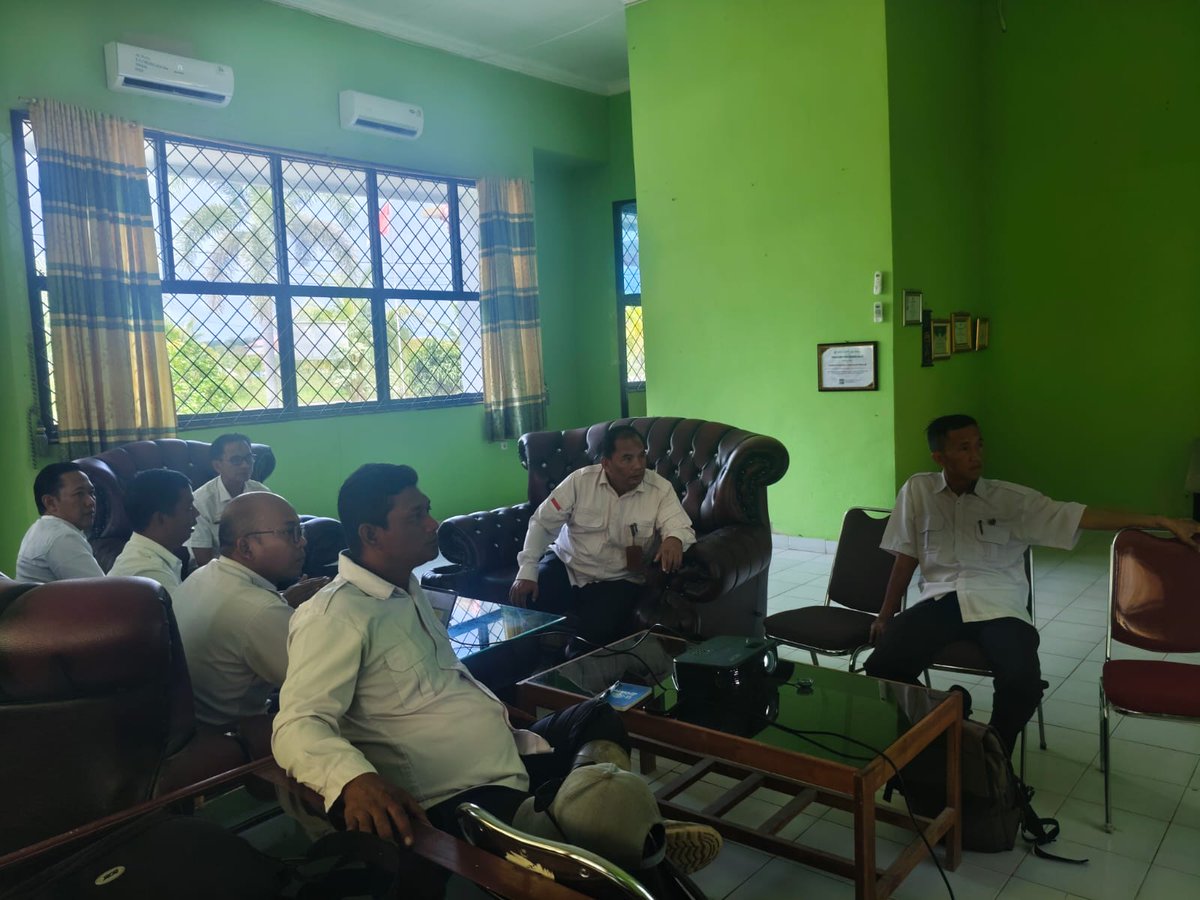 BrMPLampung's tweet photo. Tabikpun! 
Salam dari Bumi Lampung🙏

Capai Target Swasembada Pangan, Tim BSIP Lampung Lakukan Koordinasi

#agrostandar
#PertanianBekerjaSepenuhHati
#sayaBSIP
#BSIP_KitaPastiLebihBaik https://t.co/RLo4LeYfMm
